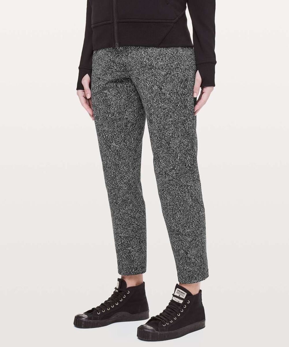 Lululemon On The Fly Pant Feathered Jacquard Black White / Black